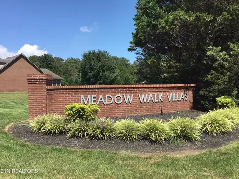1164 Meadow Walk Ln, Lenoir City, TN 37772