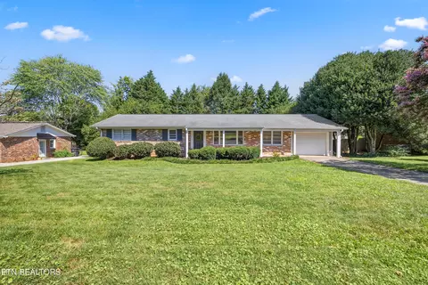 7925 Stratton Dr, Knoxville, TN 37919