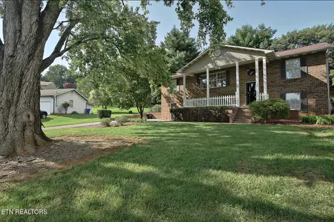 3814 Dovefield Ct, Louisville, TN 37777