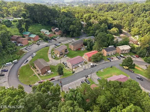 920 Chadwick Dr, Kingsport, TN 37660