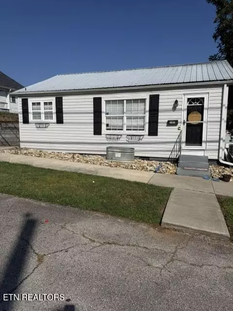 107 Trenton St, Harriman, TN 37748