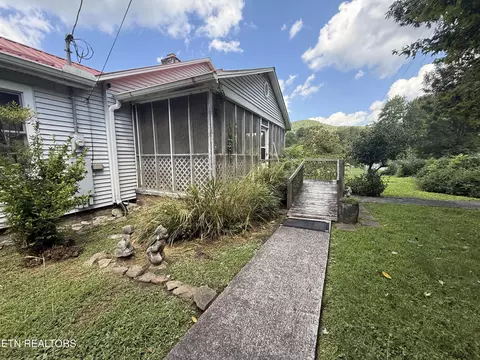 Exterior - 353 Cotula Rd, Duff, TN 37729 photo 2 of 8