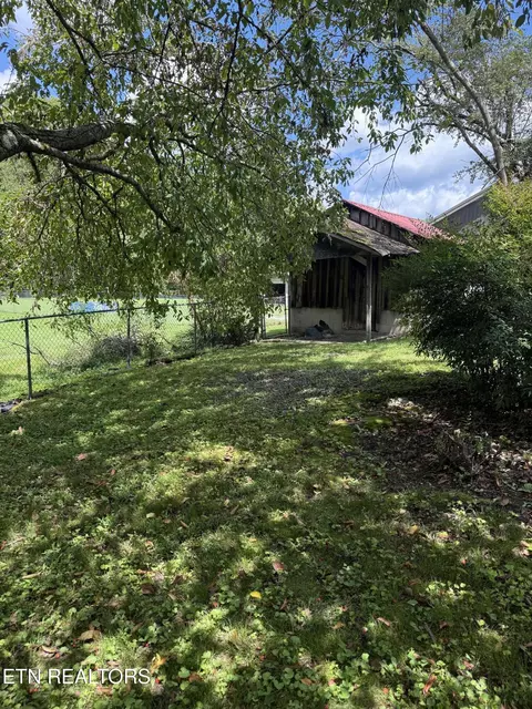 Exterior - 353 Cotula Rd, Duff, TN 37729 photo 4 of 8