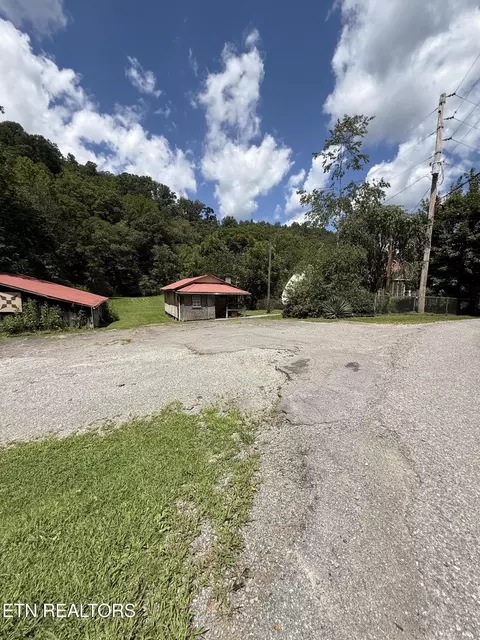 Exterior - 353 Cotula Rd, Duff, TN 37729 photo 5 of 8