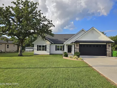 35 Perry Creek Dr, Crossville, TN 38572