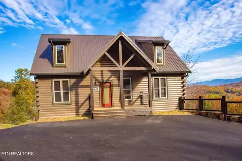 1740 Angela Starr Dr, Sevierville, TN 37876