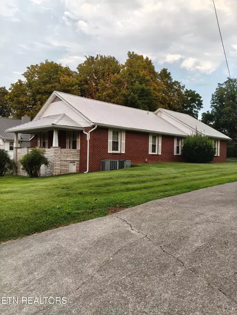 615 Wharf St, Loudon, TN 37774