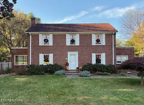 1015 Oak Park Ave, Maryville, TN 37803