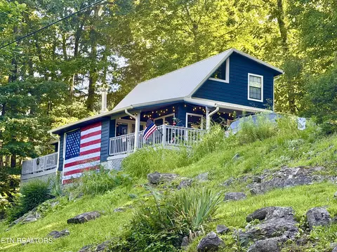 131 Phoenix Ln, Speedwell, TN 37870