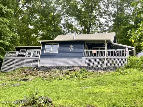 131 Phoenix Ln, Speedwell, TN 37870