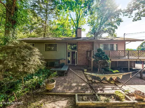 114 Nebraska Ave, Oak Ridge, TN 37830