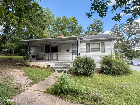 102 W Farragut Rd, Oak Ridge, TN 37830