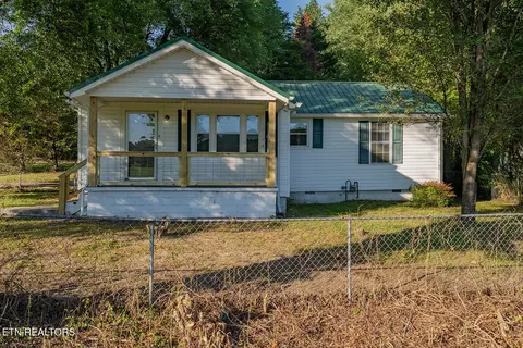 919 Kentucky St, Oliver Springs, TN 37840