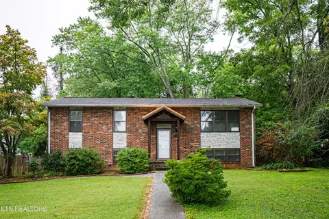 1217 April Dr, Knoxville, TN 37919