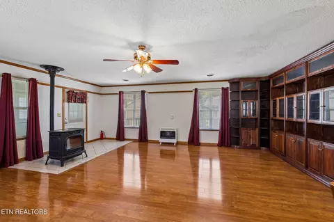 Living - 8005 Corryton Luttrell Rd, Corryton, TN 37721 photo 4 of 4