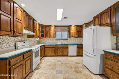 Kitchen - 8005 Corryton Luttrell Rd, Corryton, TN 37721 photo 2 of 2