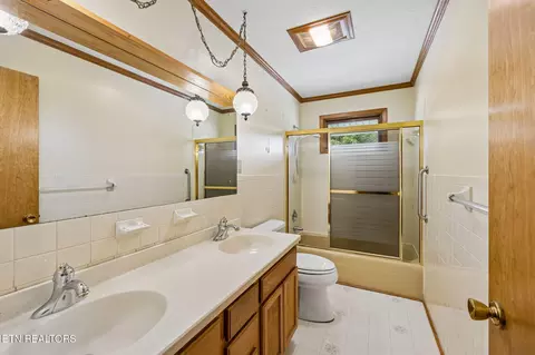 Bath - 8005 Corryton Luttrell Rd, Corryton, TN 37721 photo 2 of 2