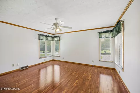 Living - 8005 Corryton Luttrell Rd, Corryton, TN 37721 photo 2 of 4