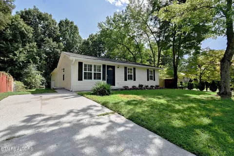 5924 W Pine Ln, Knoxville, TN 37909