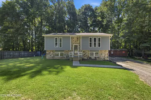 713 Petit Ln, Wartburg, TN 37887