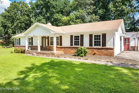 2140 Mark Ln, Maryville, TN 37803