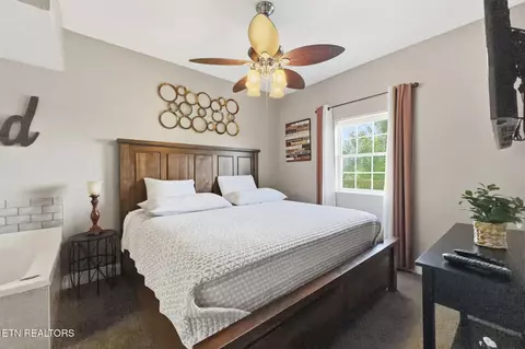 Bedroom - 818 Golf View Blvd UNIT 1401, Pigeon Forge, TN 37863 photo 1 of 2
