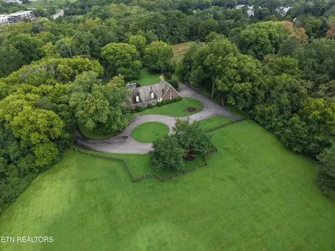 620 Walker Springs Rd, Knoxville, TN 37923