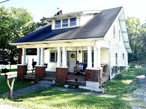 208 E Main Ave, Friendsville, TN 37737