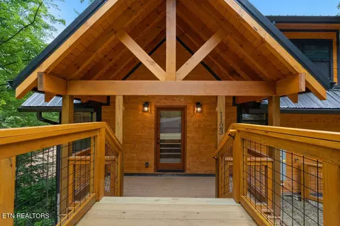 1123 Raintree Rd, Gatlinburg, TN 37738