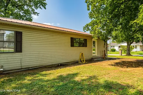 Exterior - 170 Dotson Rd, Greenback, TN 37742 photo 8 of 11