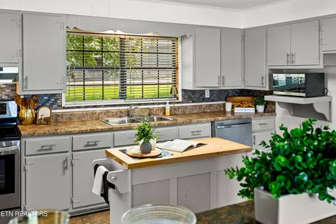 Kitchen - 170 Dotson Rd, Greenback, TN 37742 photo 1 of 6