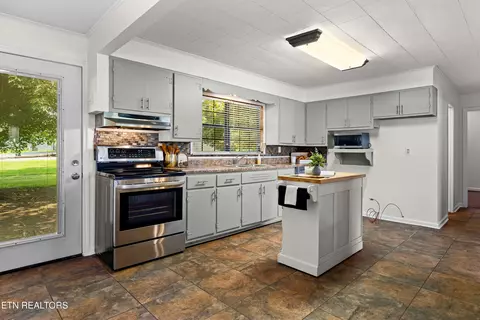 Kitchen - 170 Dotson Rd, Greenback, TN 37742 photo 5 of 6