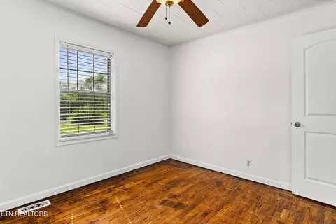 Bedroom - 170 Dotson Rd, Greenback, TN 37742 photo 6 of 9