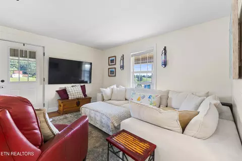 Living - 1246 Greenbriar Rd, Talbott, TN 37877 photo 4 of 4