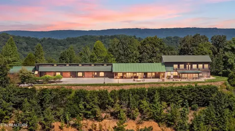 229 Bowers Rd, Harriman, TN 37748