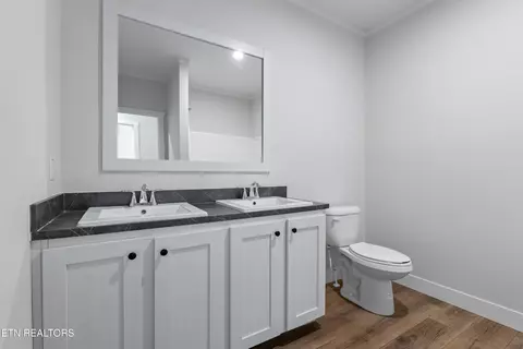 Bath - 7928 Harmon Rd, Powell, TN 37849 photo 1 of 2