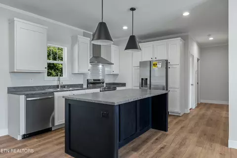 Kitchen - 7928 Harmon Rd, Powell, TN 37849 photo 3 of 3