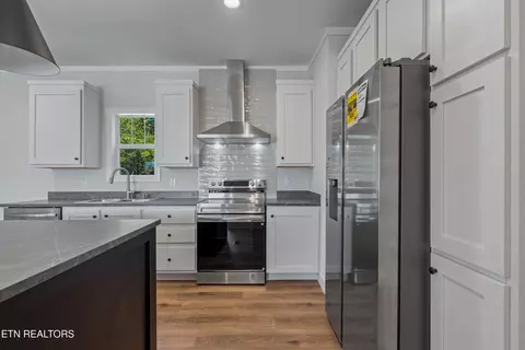 Kitchen - 7928 Harmon Rd, Powell, TN 37849 photo 1 of 3