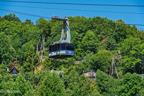 1839 Zurich Ct, Gatlinburg, TN 37738