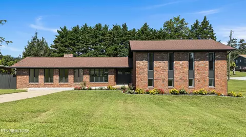 101 Westland Dr, Clinton, TN 37716