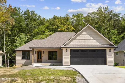 151 Hawes Cir, Crossville, TN 38558