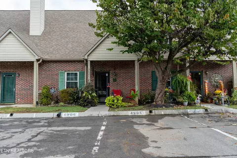 6906 Kings Crossing Way, Knoxville, TN 37918