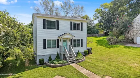 608 Busbee Rd, Knoxville, TN 37920