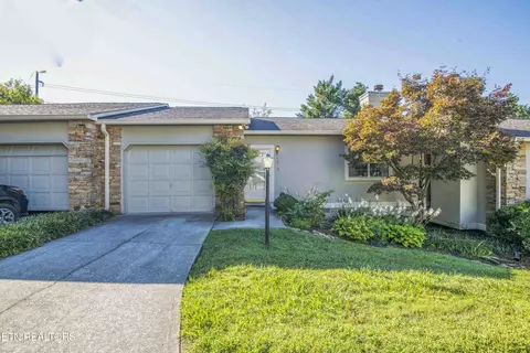 1610 Stone Hedge Dr, Knoxville, TN 37909