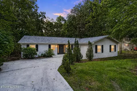 318 Lakeview Dr, Crossville, TN 38558