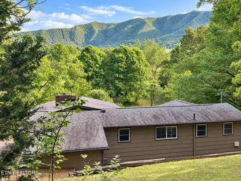 Exterior - 733 Cavern Rd, Townsend, TN 37882 photo 13 of 20