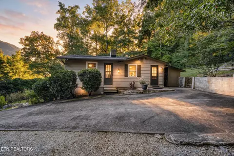 Exterior - 733 Cavern Rd, Townsend, TN 37882 photo 2 of 20