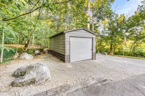Exterior - 733 Cavern Rd, Townsend, TN 37882 photo 6 of 20