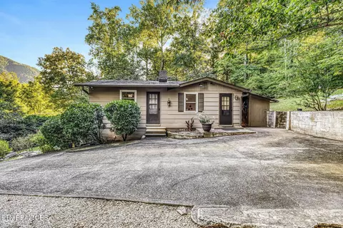 Exterior - 733 Cavern Rd, Townsend, TN 37882 photo 7 of 20