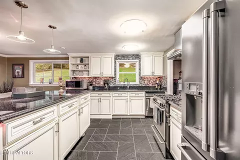 Kitchen - 733 Cavern Rd, Townsend, TN 37882 photo 5 of 7